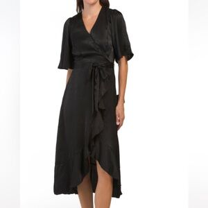 NWT LULUS Short Sleeve Satin Wrap Dress with tie in black, Size Small